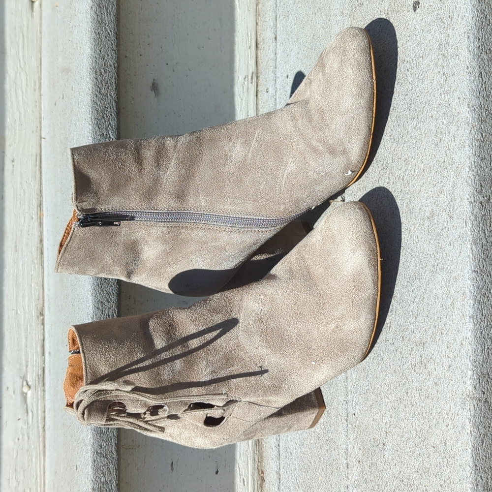 Steve Madden Tan Suede Bootie